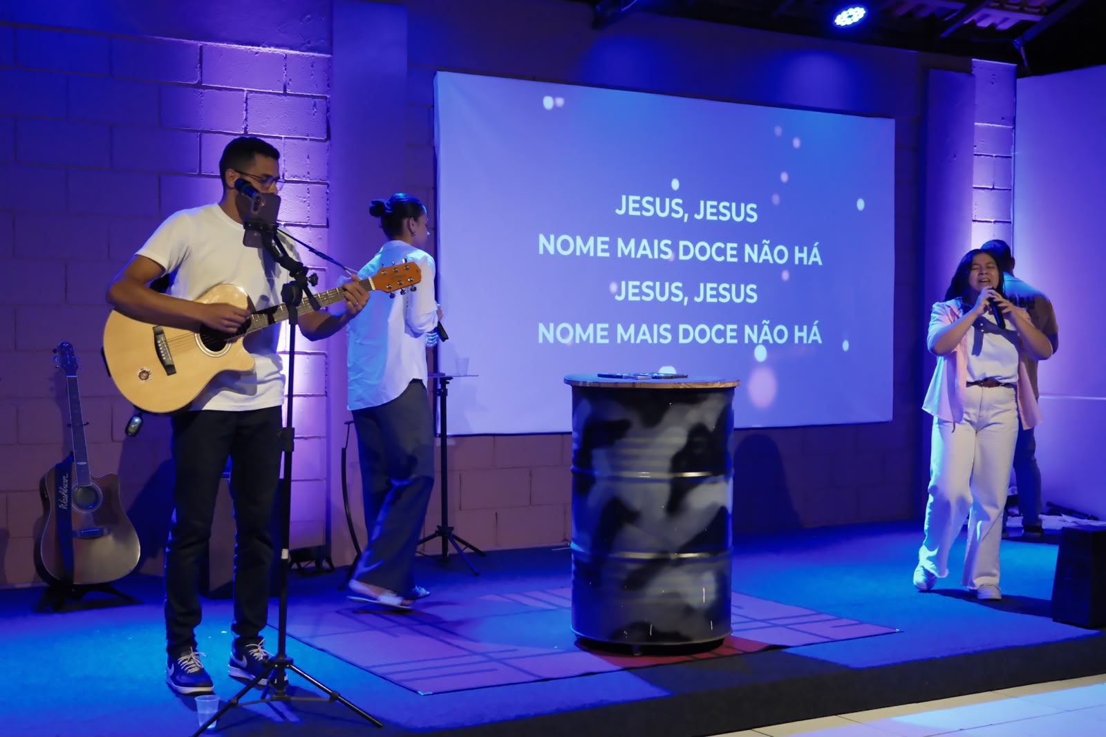 Igreja Real Encontro em adoração